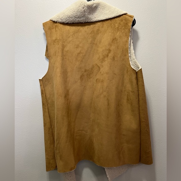 Madison & Lola Faux Vest - Picture 2 of 3